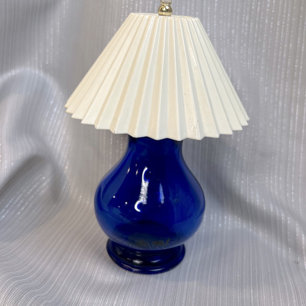 AVON Vintage Ming Blue Lamp /Foaming Bath Oil